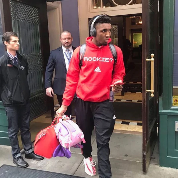 菜鳥的行頭也很兇！爵士隊新人 Donovan Mitchell 腳穿「三方聯名 YEEZY Boost V2 」現身