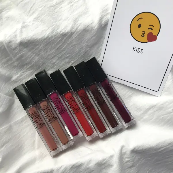 來回擦絕不跑色！MAYBELLINE「 7 色光療鏡漾唇釉」，壓掉光澤又是霧面唇！