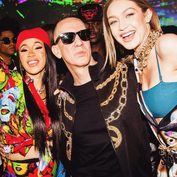 H&M 直播宣布！攜手 MOSCHINO 進行聯名設計 超模 Gigi Hadid 驚喜現身