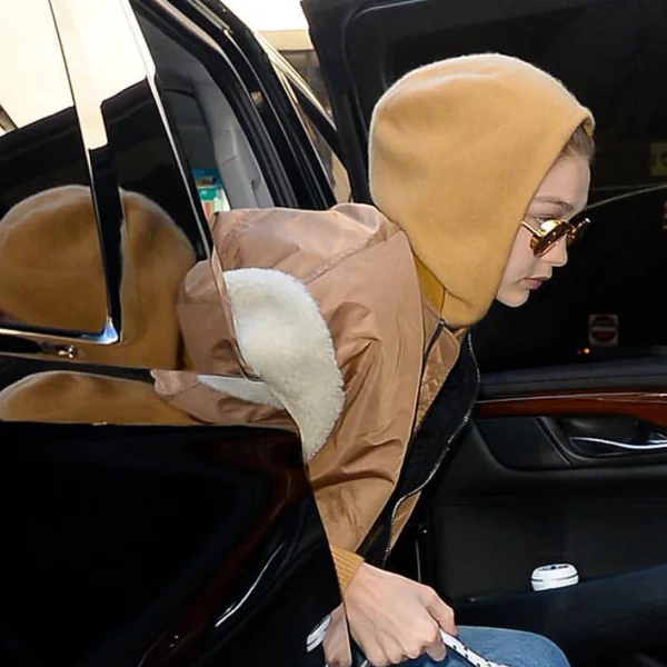 ＃話題新包！超模 Gigi Hadid、達珂塔芬妮都各拎一色！優雅又個性「實搭度100%」