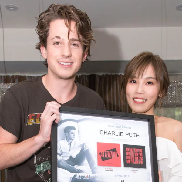 Charlie Puth 坦承想再到台灣玩！李佳薇飛美親自訪問 CP 查理，兩人有望合作