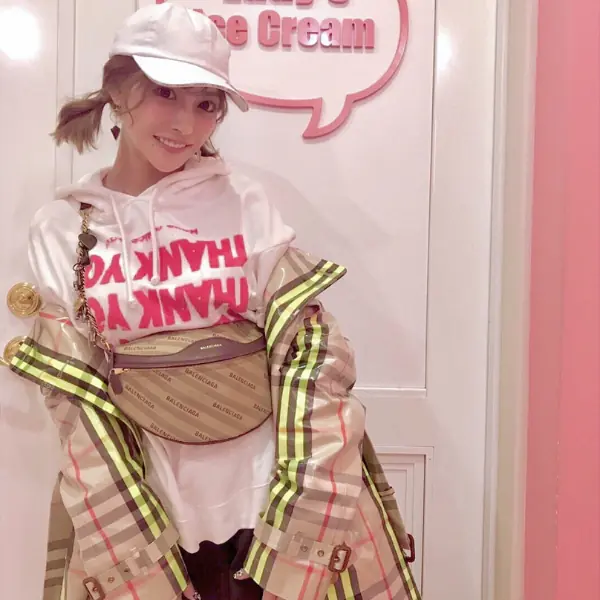 〔裝備黨〕「最潮日本女優 明日花」近期新曬 VETEMENTS、Off-White、BALENCIAGA...所有當紅潮牌精品 她全包了！
