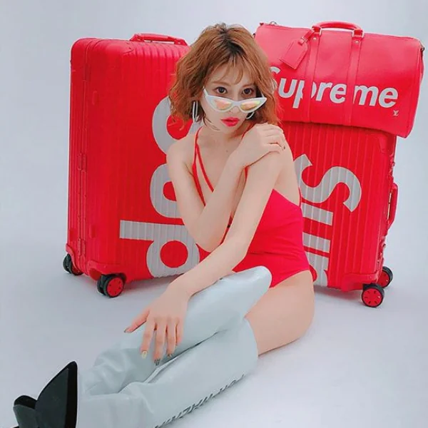 連 D 槽女神也淪陷！明日花綺羅 IG 狂曬「地表最強旅行專用套組」