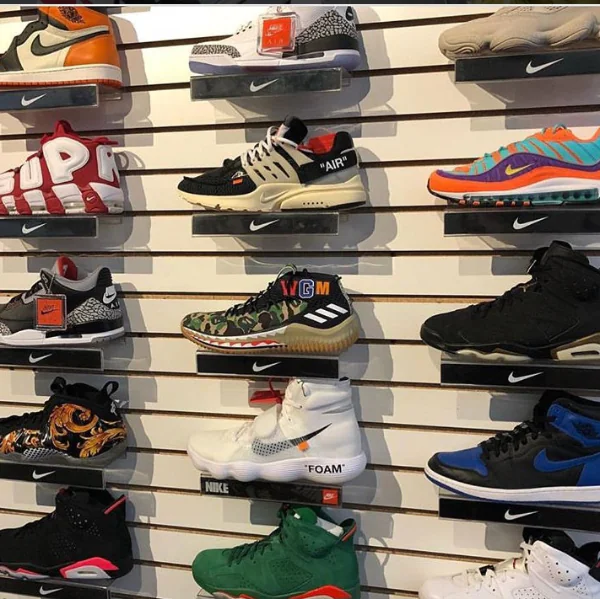 又見賣場奇蹟！當你走進球鞋 OUTLET 看到這面牆你會先尻哪雙？