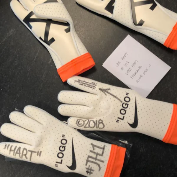 〔裝備黨〕世足賽前的伏筆？Off–White x Nike「守門員手套」提前曝光！