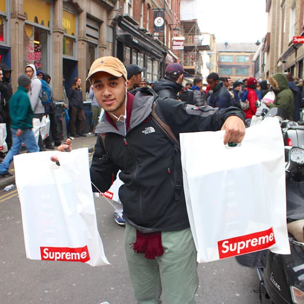 沒有交易證明不准隨便賣！在倫敦街頭倒賣 Supreme 竟成了違法行為？！