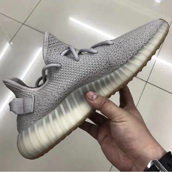 先不管審美疲勞了！屬於夏日穿搭的 YEEZY BOOST V2 配色肯爺一次給好給滿