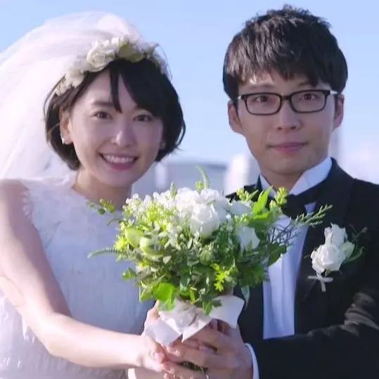 早有預兆！新垣結衣被爆今年 6 月即將閃婚，對象就是《月薪嬌妻》男主角星野源？