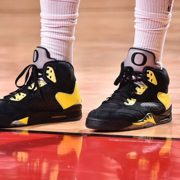 〔裝備黨〕有神快拜！「NBA 最強鞋頭」PJ Tucker 腳踩「45 萬元」的 AJ5 上場應戰 ！