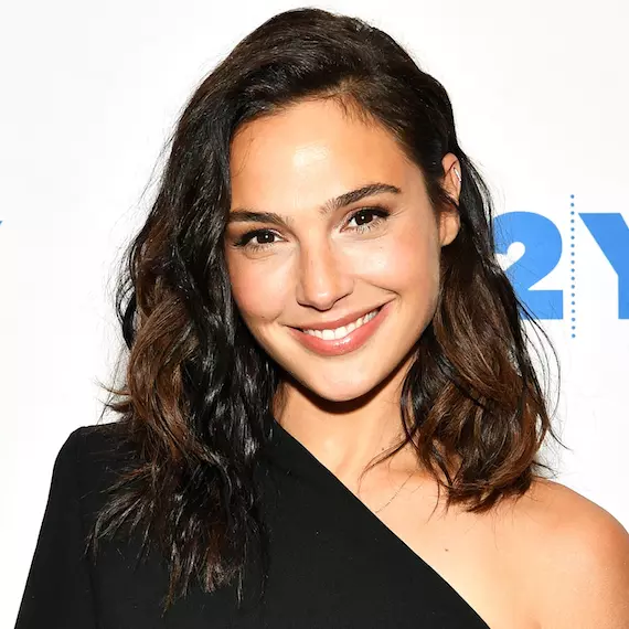 Gal Gadot 的肌肉鍛煉組合絕密曝光！今個夏天要練腹肌或馬甲線就靠它了！