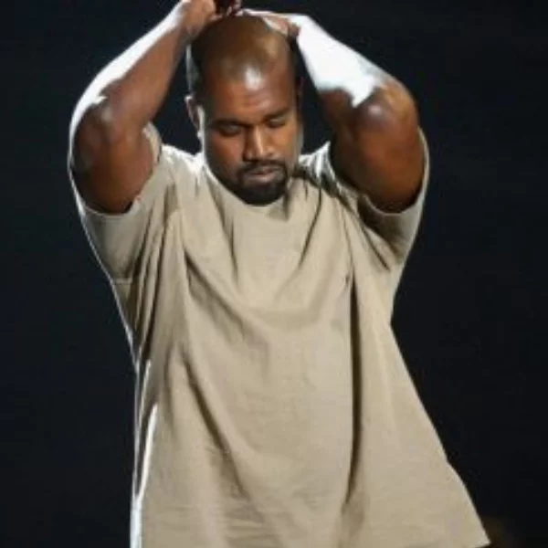 「近日話題王」肯爺風波不斷！ YEEZY「疑似盜用」前 Nike 設計師草稿！