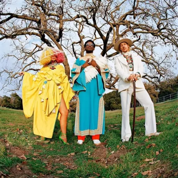 團名最直白的全新組合 LSD 釋出單曲！Diplo 攜手 Sia、Labrinth 打造曲目〈Genius〉　連「賈伯斯」都現身 MV 中？
