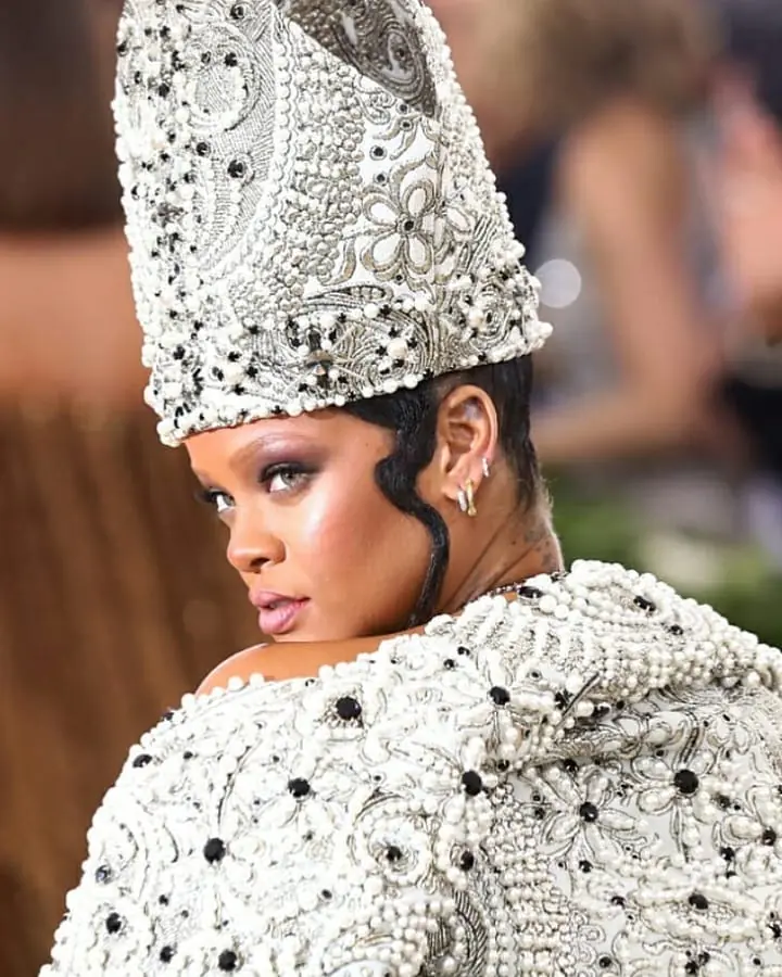 眾神降臨 Met Gala！盤點紅毯女神「驚艷造型 Top  6 」！