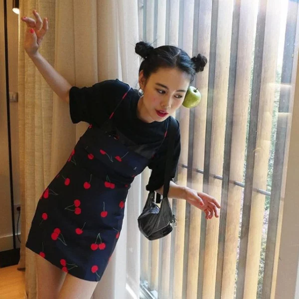 看完這位混血模特兒的 IG，保證能給中短髮女生學不完的「日系夏日編髮」靈感！