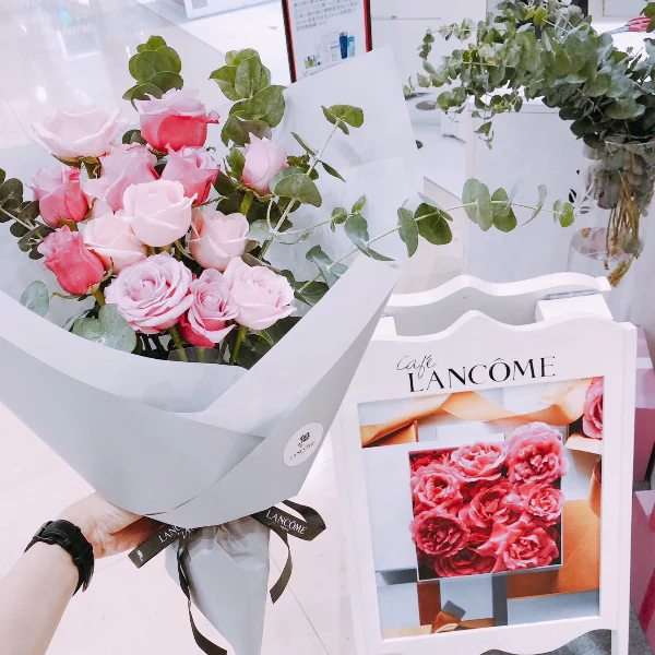 母親禮還沒買？來 Lancome 櫃上「禮品＋花束」一次搞定！