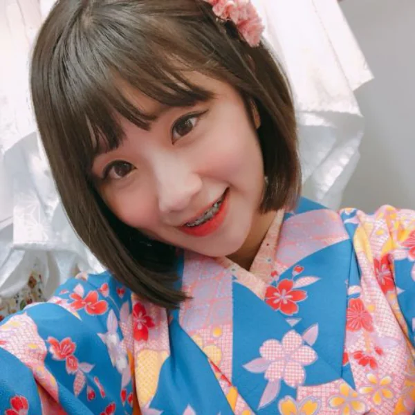 反骨甜心大方公開成網紅前職業！母胎美人「焦凡凡」五年前長髮飄逸脫俗萌樣出土