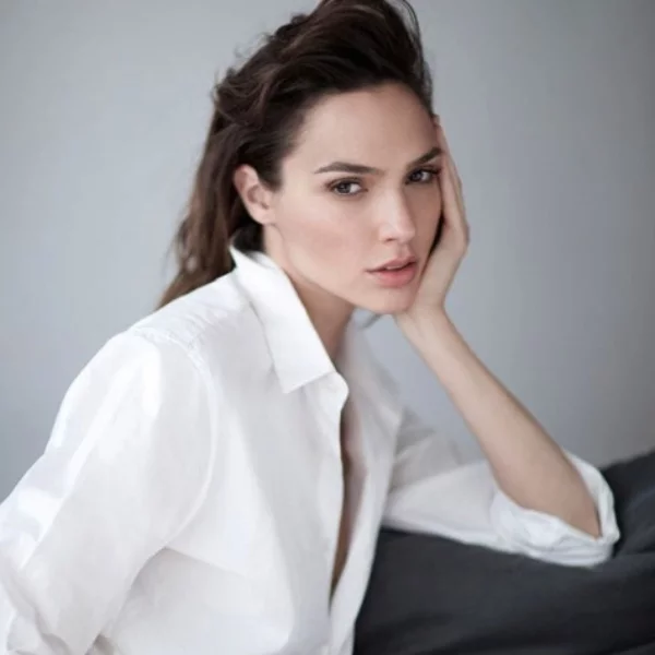 好物不私藏！女神 Gal Gadot 分享她拍動作片也不掉妝的粉底液