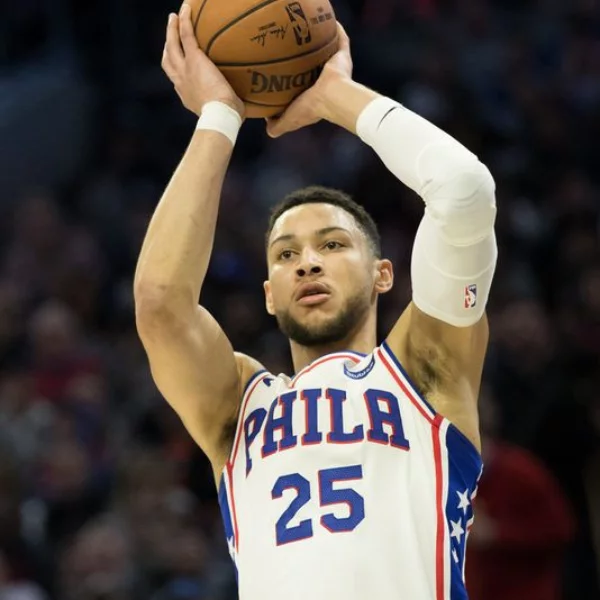 「假菜鳥」再度引爆！Ben Simmons「不會投 3 分」成戰犯　球迷狂酸：根本不該爭奪新人王！