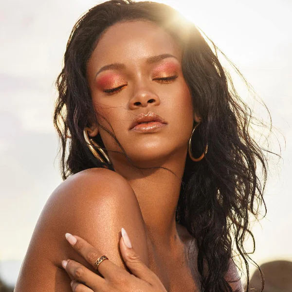 話題女王 Bad Girl RiRi 又出招！FENTY BEAUTY  全新系列  #BEACHPLEASE 即將登場！