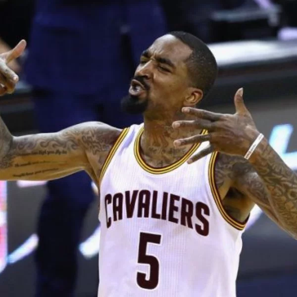 世仇 JR Smith 與塞爾提克球迷再度見面，惡意犯規遭全場球迷齊聲粗口！