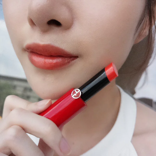 Giorgio Armani 全新限量「粉漾光系列」，陽光般透晶妝感，美若天仙！