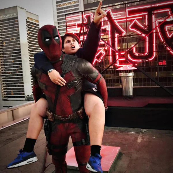 〔漫威宇宙〕   《死侍 2》最可憐的演員！15 歲的 Julian Dennison 年齡不到，不能看自己演「火拳」