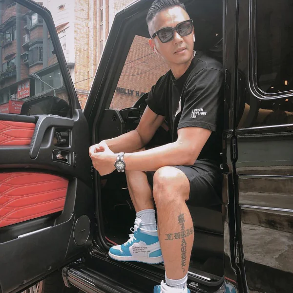 最速入手傳說達成！陳建州 IG 搶曬 OFF-WHITE x Air Jordan 1 北卡配色