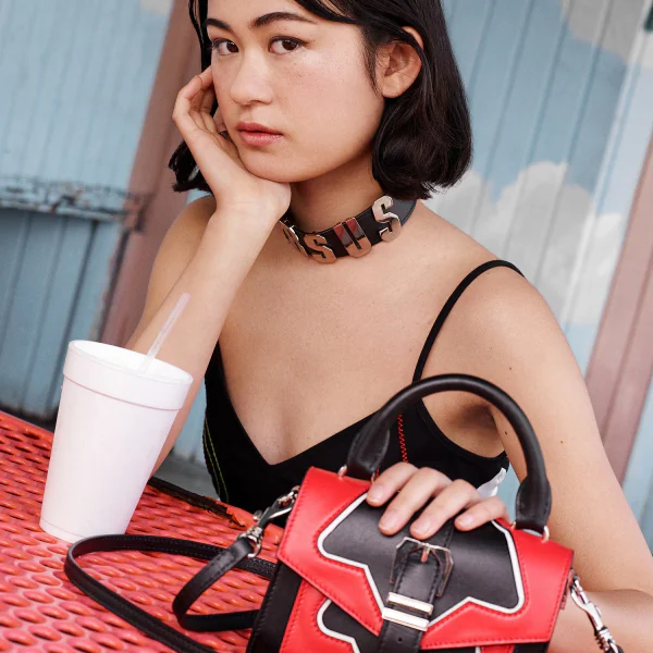 〔最佳旅扮〕Versus Versace 最新 Buckle 系列包款將陪伴你整個夏季旅程 #從白天到夜晚都神好搭！