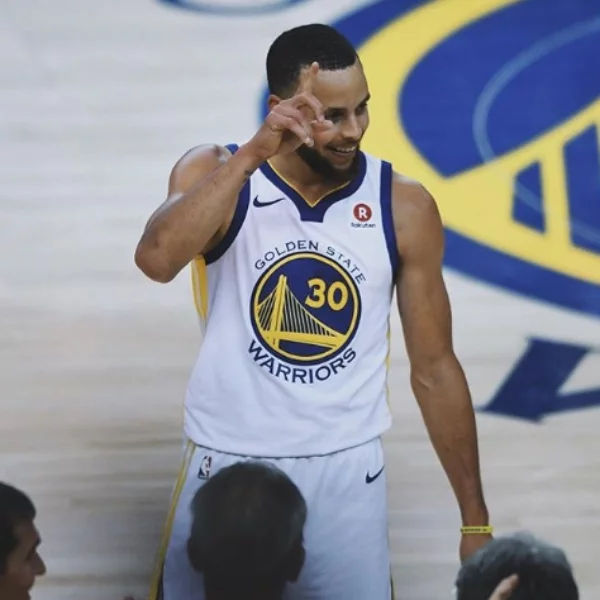 總冠軍第一戰豪取 29 分！Curry 腳踩 UNDER ARMOUR Curry 5 冠軍賽全新配色「 TakeOver」