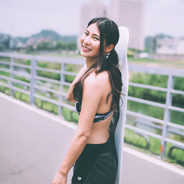 運動女孩酸酸的春日滑板日記！「城市滑板」私藏地點 + 新手小撇步，潮妞們趕緊動起來～