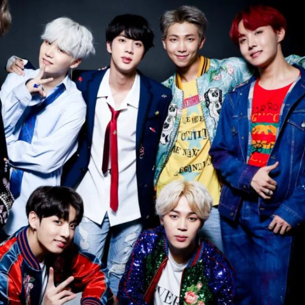 墨西哥男主持嘲笑BTS「髮型好怪，看起來好像女人」　被全球粉絲狂砲轟！