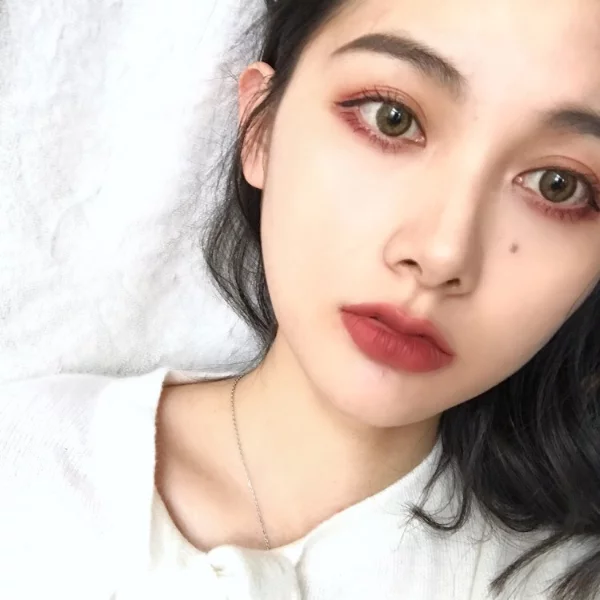 每日一杯手搖飲不夠消暑？畫這個「冰搖紅茶妝」，連男友看你都「透心涼」！