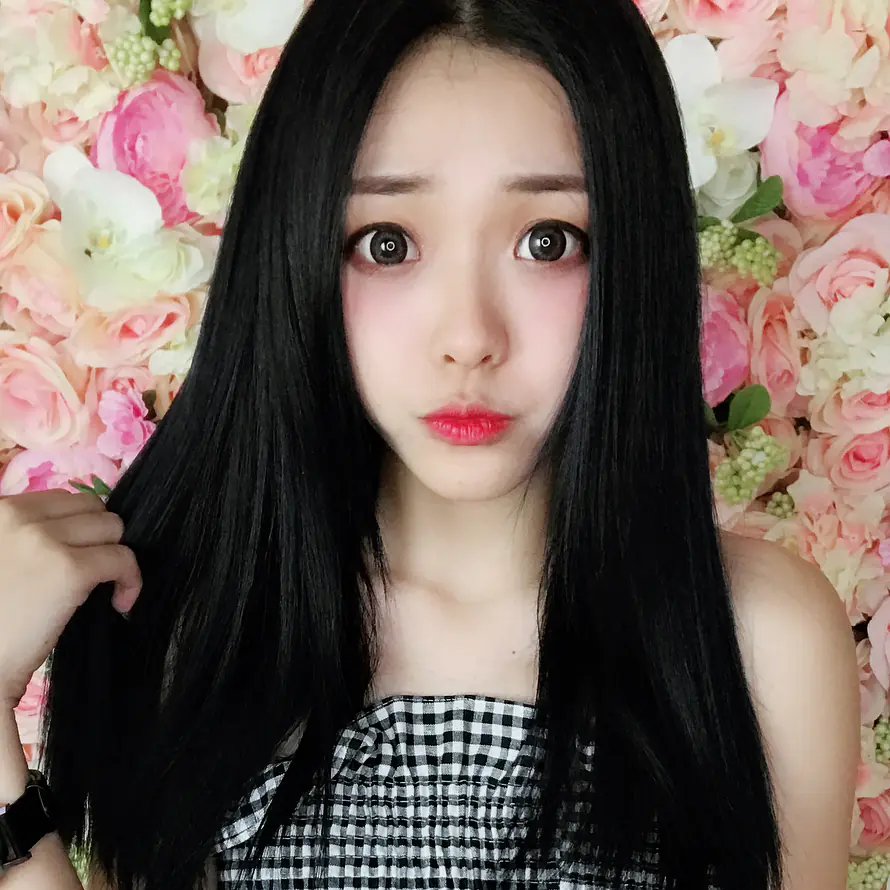 「反手摸肚臍」已退潮！瘋狂女神「唐婷婷」新絕活「銬腰」成腰瘦新指標　網崩潰：想逼死誰？