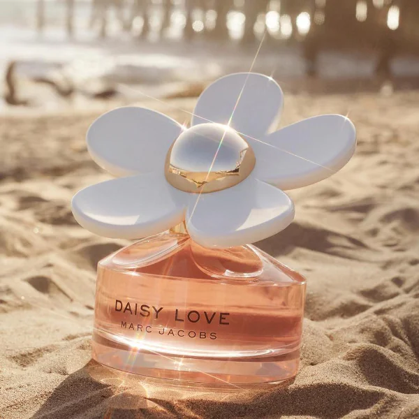 睽違三年，再結交新閨密！ Marc Jacobs 2018 「親愛雛菊淡香」 小編：光看瓶身就生火...