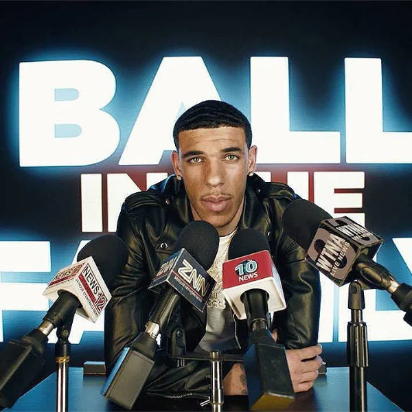 跨足嘻哈圈！湖人後衛 Lonzo Ball 揪球爸球弟入鏡推出個人音樂錄影帶