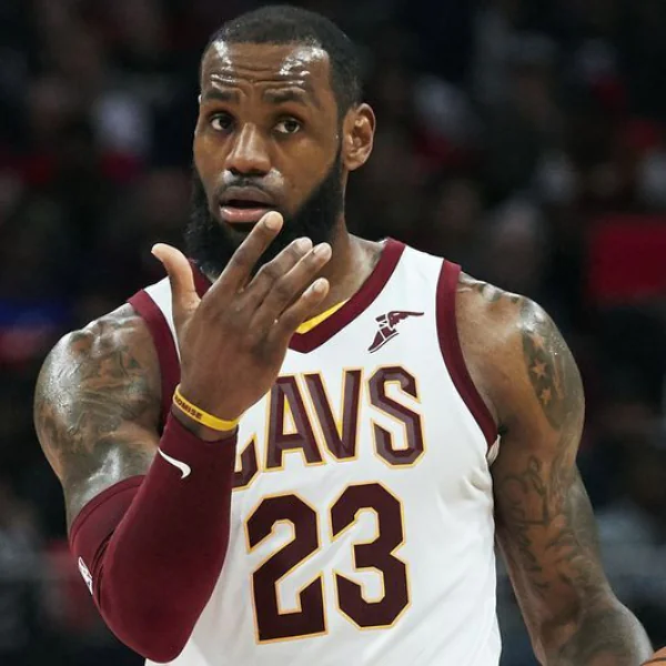「父子對決」不是夢？詹皇自曝生涯最大成就：想跟兒子一起打 NBA！