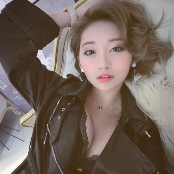 激似女神爆紅！ 「G奶子瑜」遭酸上圍不科學　直率自爆料：之前的胸部小到被嫌是飛機場