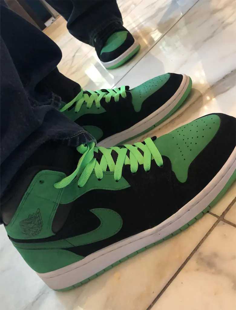 實體照曝光！E3 電玩展員工竟腳踩 XBOX x Air Jordan 1 Mid 聯名球鞋！  網友：難道是員工專屬？