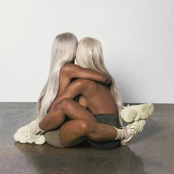 Kanye West 無極「限」！最新 Yeezy 女模特兒只穿一雙運動鞋