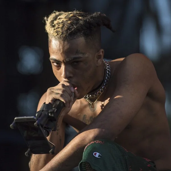 美國饒舌新秀 XXXTentacion 遭人當街槍殺死亡，得年 20 歲。