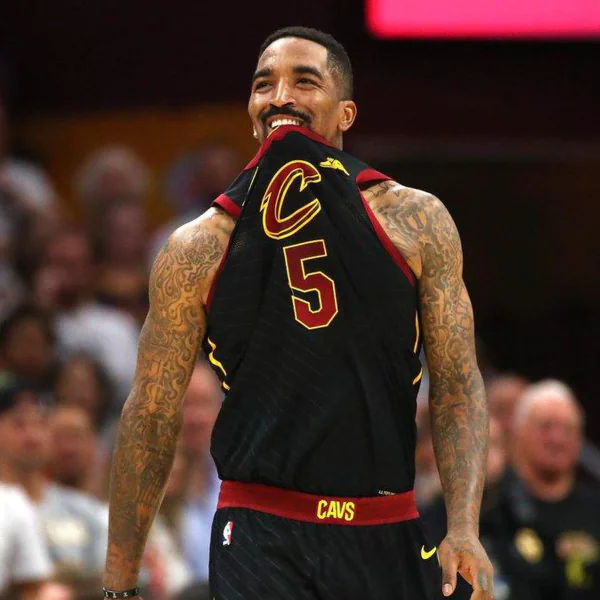 勇士 2 連霸的「關鍵英雄」！J.R. Smith 冠軍賽 G1「球衣」竟要價高達 24 萬！