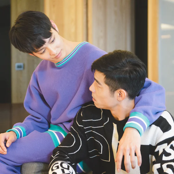 《人際關係事務所》現「男男吻」！王柏傑、曹佑寧拍戲百無禁忌　腹肌大放送！