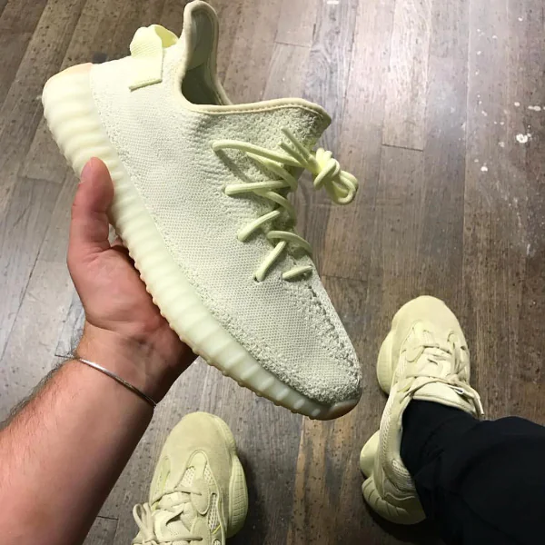 現在不購就等著買炒價吧！原價入手 YEEZY BOOST 350 V2 經典奶油白的機會就在今天！