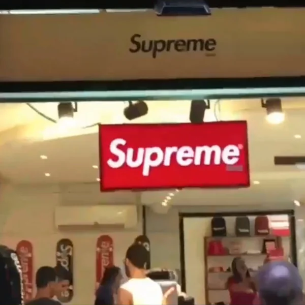 歐洲遊玩必潮聖景點之一！一窺巴塞隆納 SUPREME 旗艦級專賣店內部