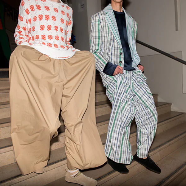這季 Kenzo 火力全開 #三大時髦指標「花西服＋運動夾克＋超闊腿褲」帥炸全場！