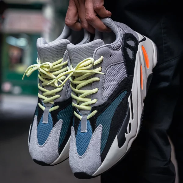 老爹怎麼看時下最火紅的「老爹鞋」？Yeezy Boost 700 要價超過 500 美元嚇壞爸爸們！