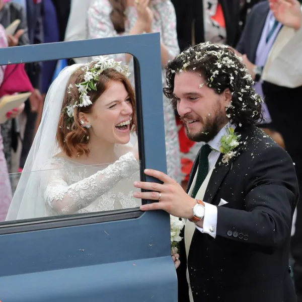 《權力遊戲》中唯一沒有人死的婚禮！Jon Snow 真娶了野人女　婚禮姑姑「龍女」也到場！