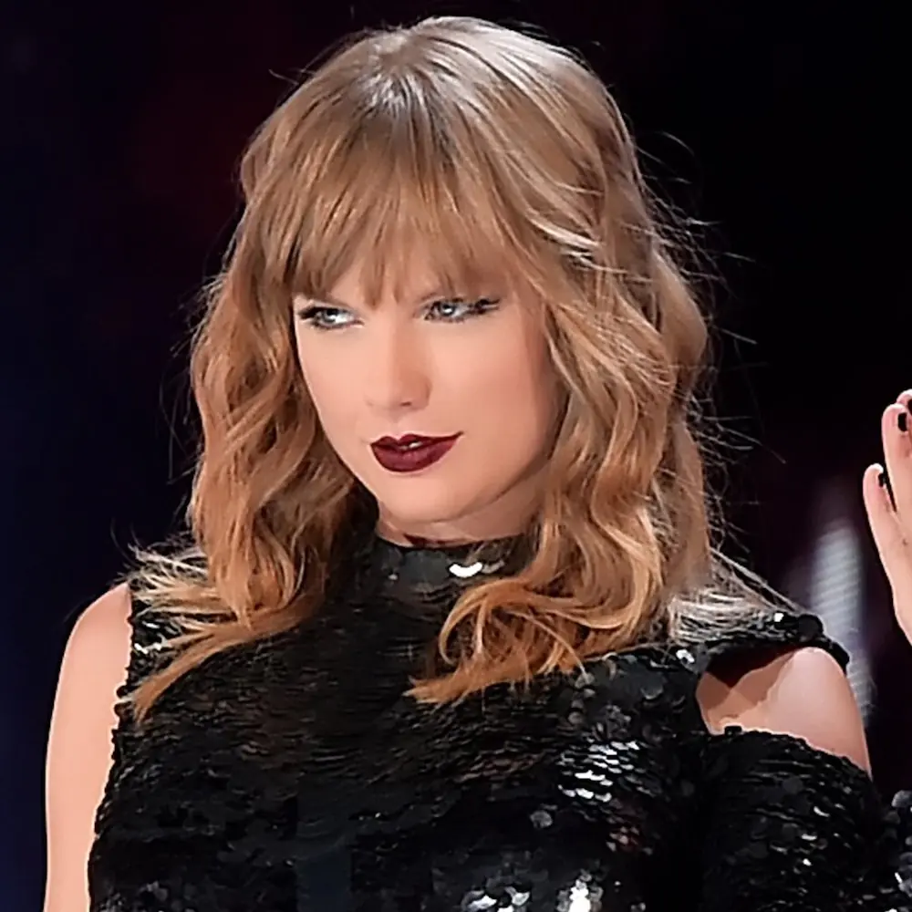還記得清純的她嗎？帶你回顧美國小天后 Taylor Swift 從出道到現在的轉變！