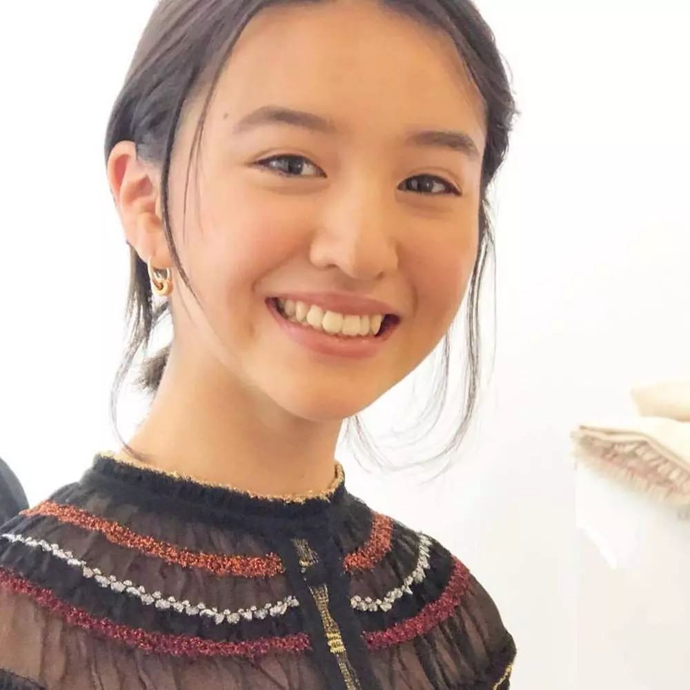 高顏值父女檔首度合體！木村拓哉親自接木村光希放學，清秀校服樣依舊亮眼！