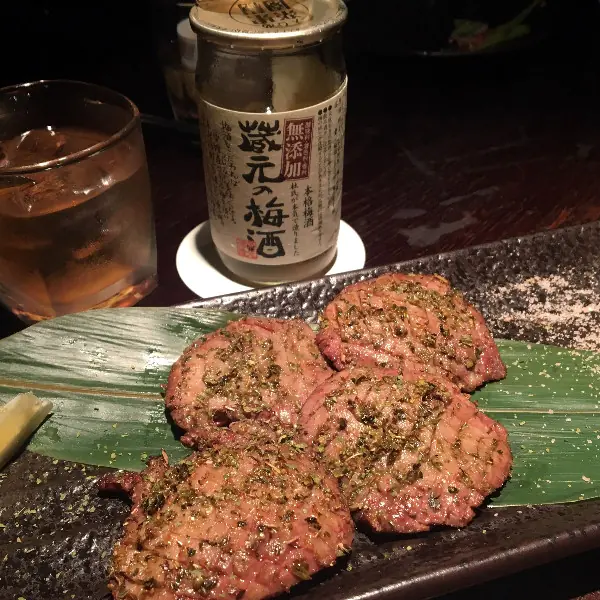 一不小心就會錯過！隱藏在巷弄裡的「沉穩系居酒屋」，絕對是下班後的好去處！